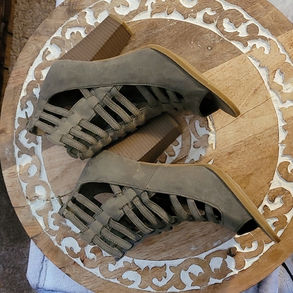 G by Guess Gladiator Stlye Peep-toe Suede Shoes w/Stacked Heel - Taupe - Picture 11 of 12